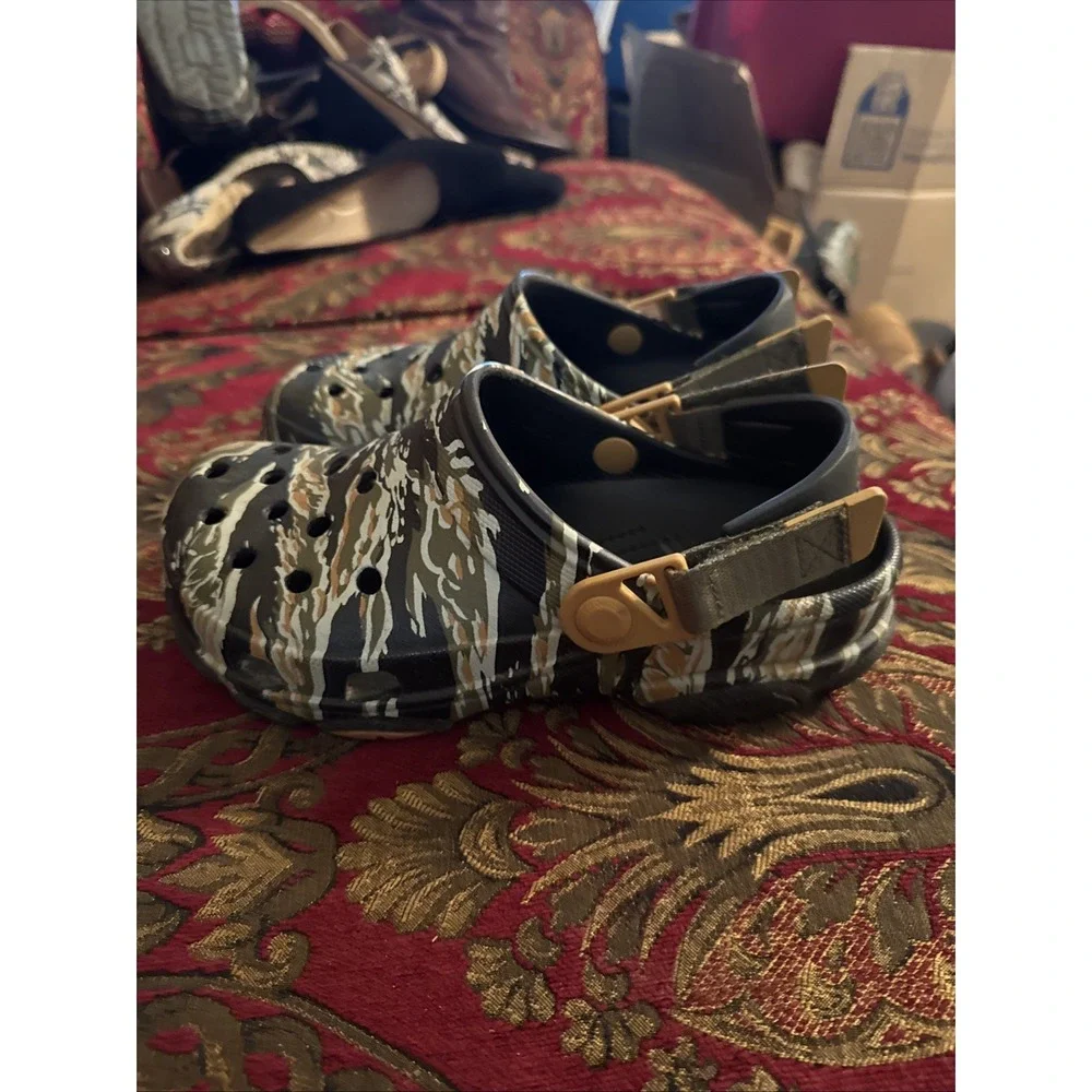 Crocs Classic Camouflage Clog Sandals Green Tan Black Unisex Teen Size M4 F6